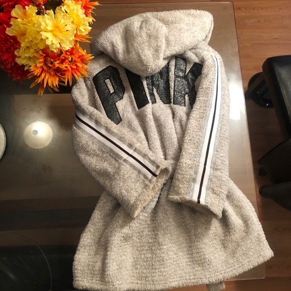 VICTORIA’S SECRET ROBE - Picture 2 of 2